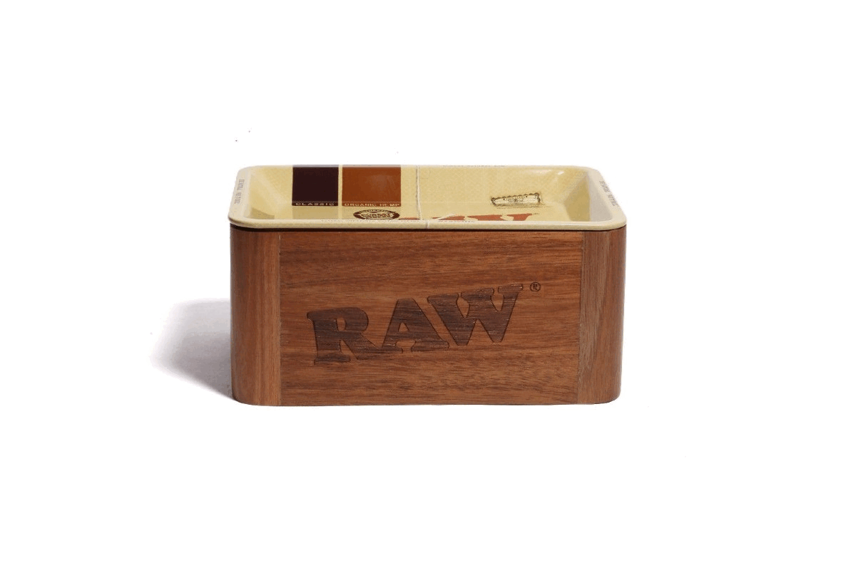 Caixa canábica da marca RAW com imã para bandeja, modelo Cache Box com bandeja tamanho míni